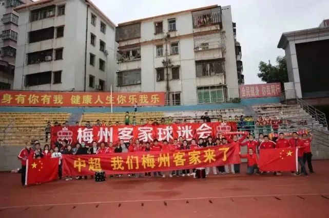 淫秽的妻子的身体